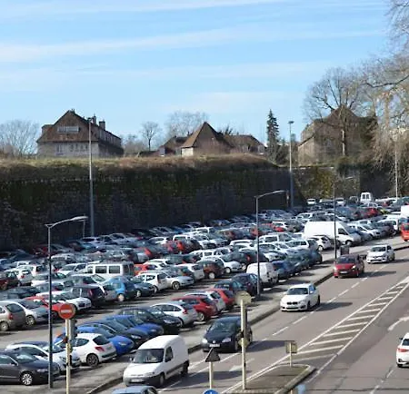 De La Gare Apartment *